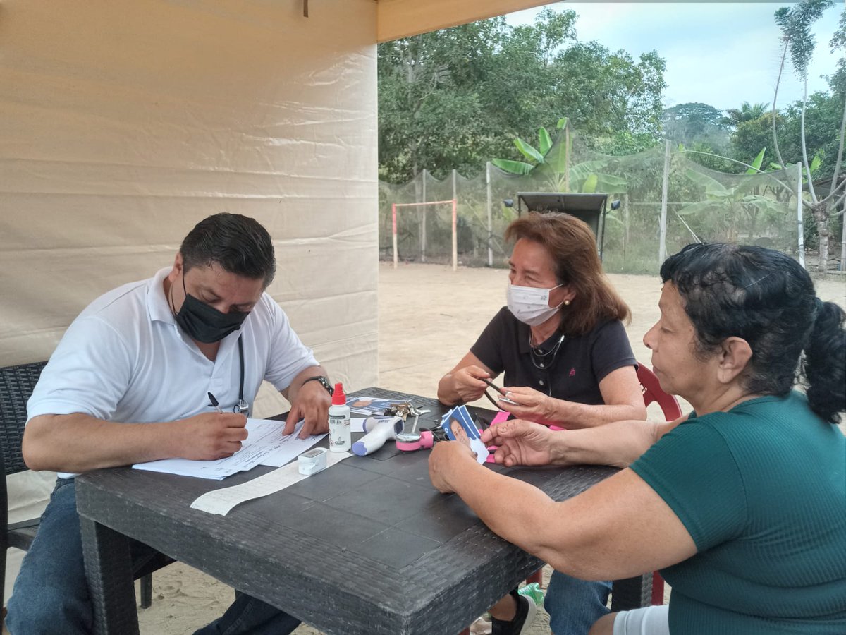 GregorioMaciasR's tweet photo. BRIGADA DE LA SALUD | Habitantes del Sitio #RíoCaña de la Parroquia #Ayacucho #SantaAna #Manabí recibieron atención médica gratuita de prevención de enfermedades cardiovasculares. #JoséGregorioMacías #SantaAnaEsSalud #BrigadasMédicas #GregorioEsSantaAna #GregorioEsSalud https://t.co/geXZaXmnxn