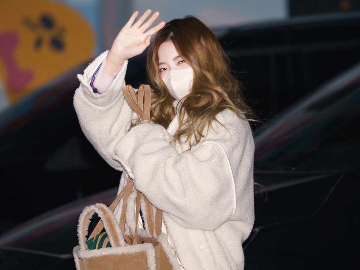211206 ITZY 빈틈있지 리아 출근
#있지 #ITZY #리아 #최지수 #LIA 
<a href="/ITZYofficial/">ITZY</a>