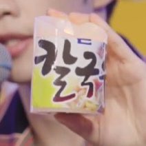 dailyksw's tweet photo. sunwoo designed his candle as ‘ramyun’ refers to changmin mistake yesterday 😭 https://t.co/a9qqnuhx8r