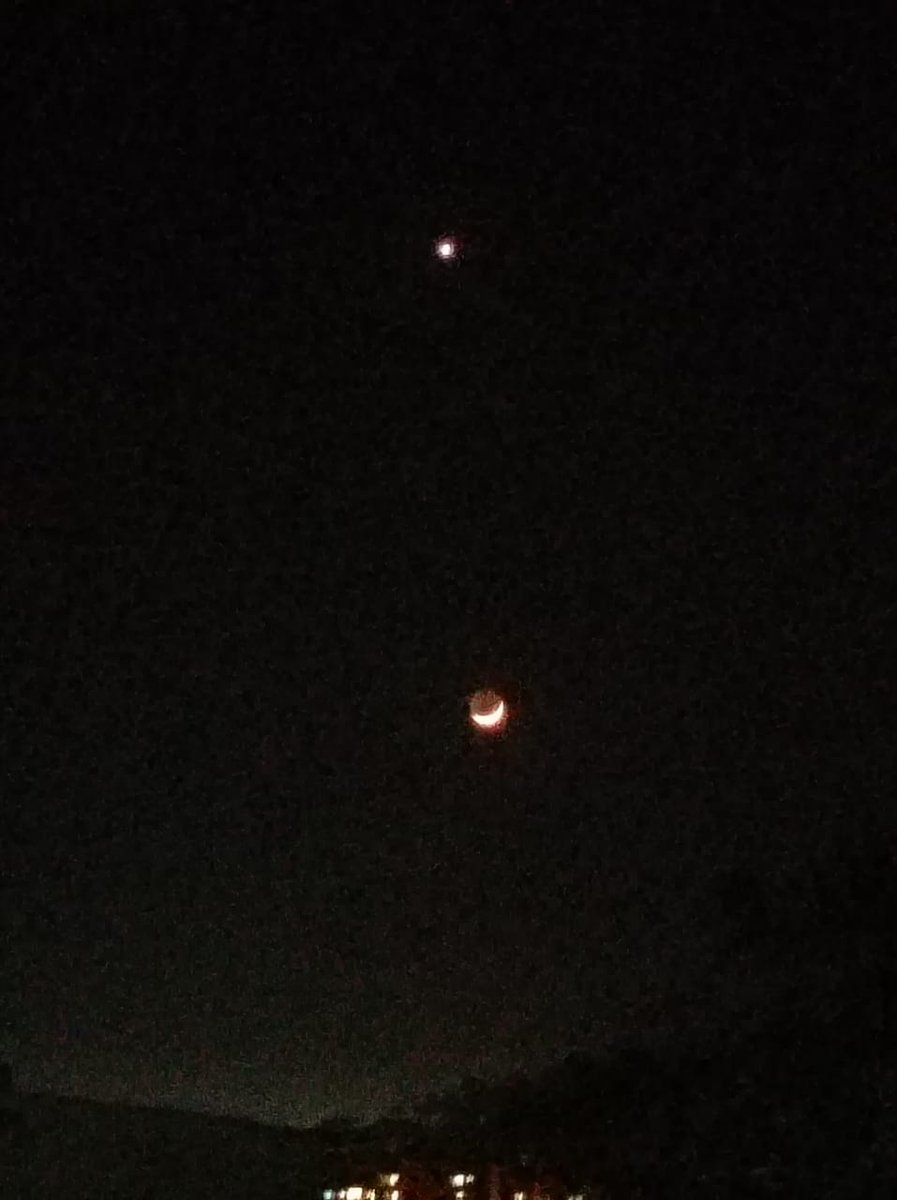 Moon crescent 🌙 &amp; Jupiter seen in the sky after sunset. Photo Credit <a href="/AtharvaJp/">Atharva P Nijasure</a> 
#skygazing #Hobby #Astronomy #moon #Jupiter
Thank you <a href="/ParagLimaye1/">Parag Limaye</a> &amp; <a href="/JSS_VP/">Janaseva Samiti, Vile Parle</a>
