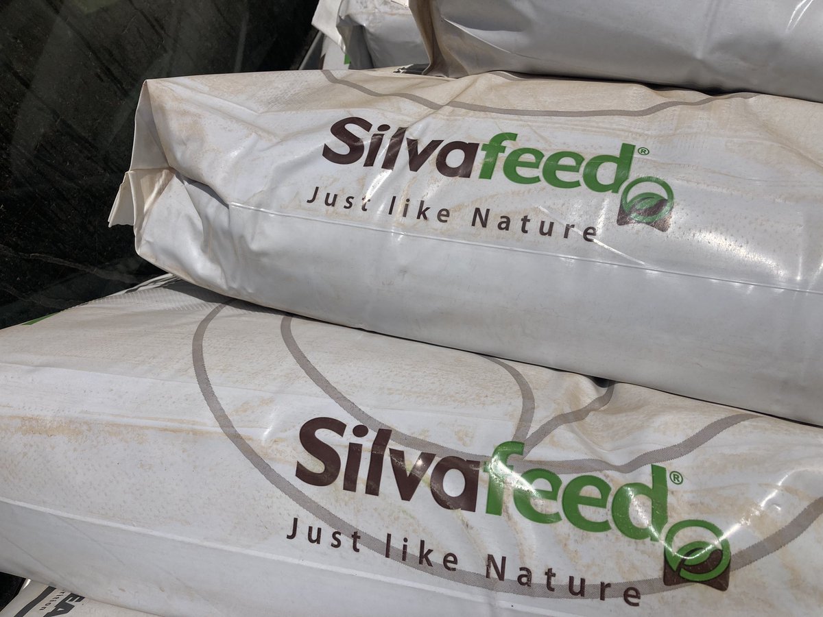 sns_uruguay's tweet photo. Carga completa de #ByPro y #UnikePlus
Blend de #taninos y #secuestrante de #micotoxinas para garantizar una mejor producción lechera 🐮
#SilvaTeam @Adisseo https://t.co/bdHUcMKYgi