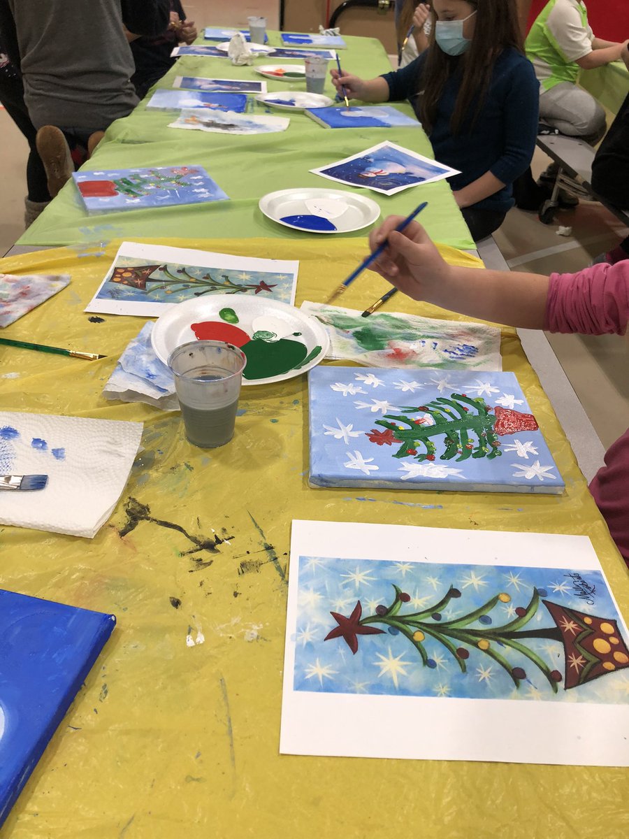 pcscubacats's tweet photo. Scuba students helping at a paint party at Southern last Thursday! https://t.co/0GUAXLLSDy