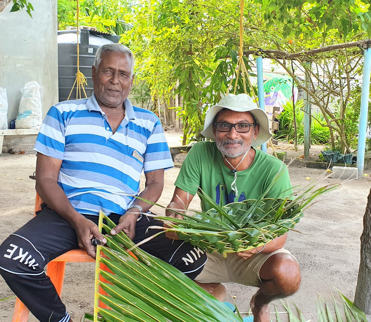 aisee68's tweet photo. Clever crafts from coconut fronds, a local skill on the wane. This is Mohamed Moosa frm #LandhooIsland in progressive #NoonuAtoll who hopes growth of #LocalTourism will increase demand n benefits frm crafts n create youth inrerest. #CommunityLivelihood #Guesthouses #Homestay https://t.co/TYWYePMHf0