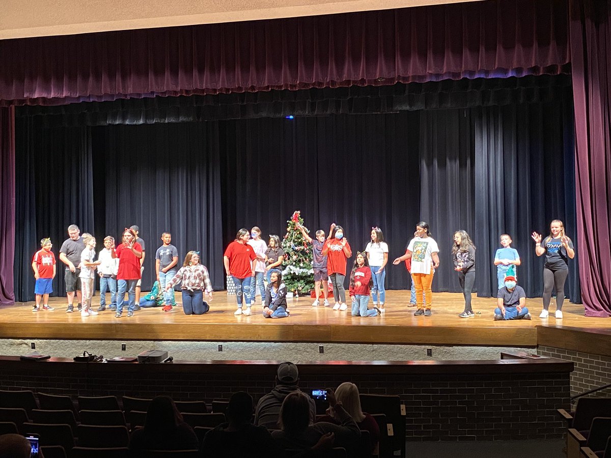 LLMSWorkshop's tweet photo. So great to have Christmas Plays with an audience again! Thanks @Theatre_MsG for inviting us!  Great job! #breakalegandfly https://t.co/9OUhbMkm56