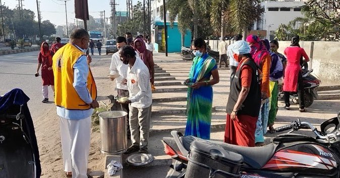 lcidistrict320b's tweet photo. *Day#343(06.12.2021) Served Breakfast to Needy People at Malla Reddy Hospital,Suraram Sponsored by our

Lion M Francis garu on the occasion of his son Joyal birthday.

LC Secunderabad NORTH- PST
Lions Clubs International
#lcidistrict320b #servewithempathy #WeServe @lionsclubs https://t.co/dkwlmjB6Ky