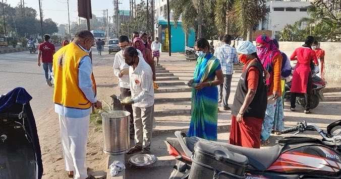 lcidistrict320b's tweet photo. *Day#343(06.12.2021) Served Breakfast to Needy People at Malla Reddy Hospital,Suraram Sponsored by our

Lion M Francis garu on the occasion of his son Joyal birthday.

LC Secunderabad NORTH- PST
Lions Clubs International
#lcidistrict320b #servewithempathy #WeServe @lionsclubs https://t.co/dkwlmjB6Ky