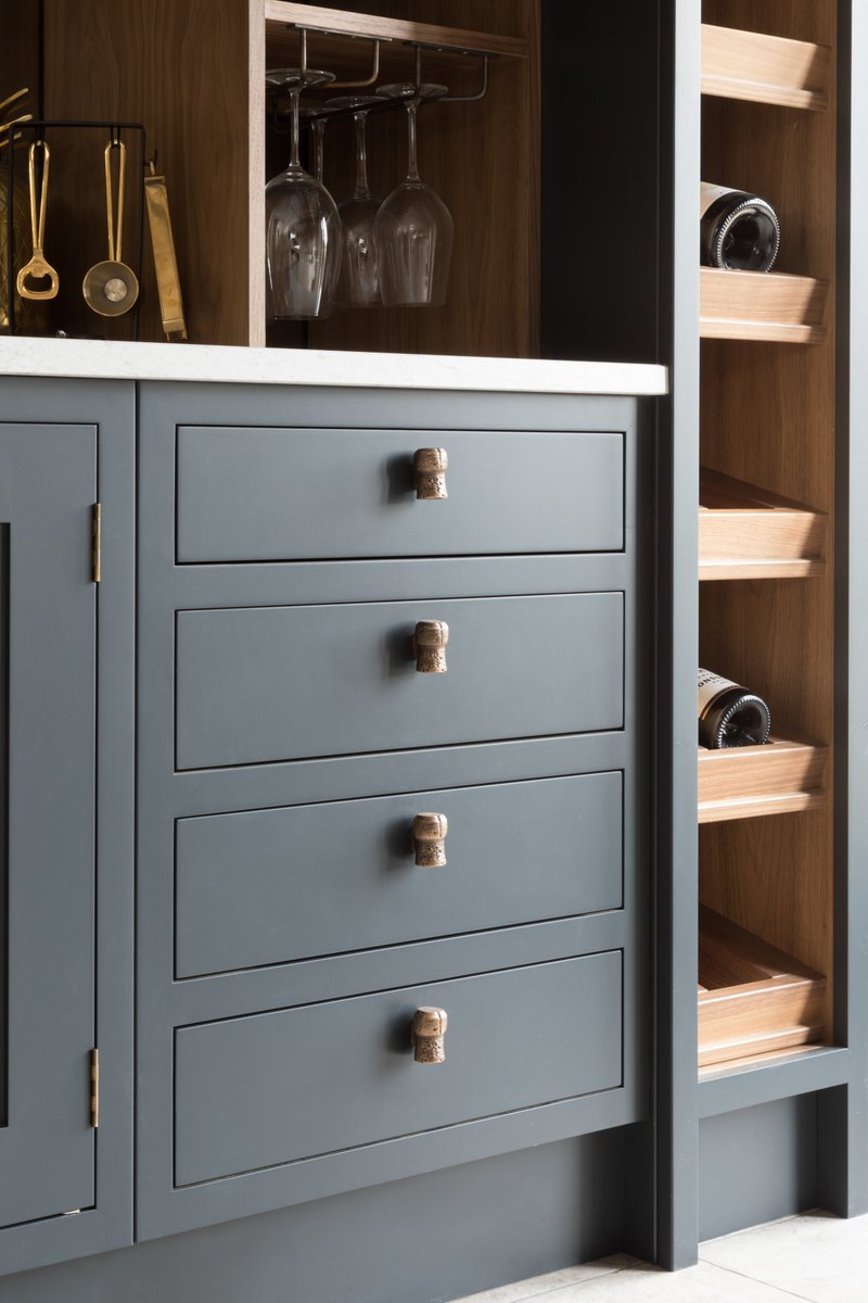 krantzdesigns's tweet photo. Sometimes it is the little details that matter. Start a conversation with us today to find out how our designers can create you a beautiful kitchen that is truly one of a kind.
#interiordesign #home #kitchen #property #propertydevelopers #handcrafted https://t.co/qLsbouodiU