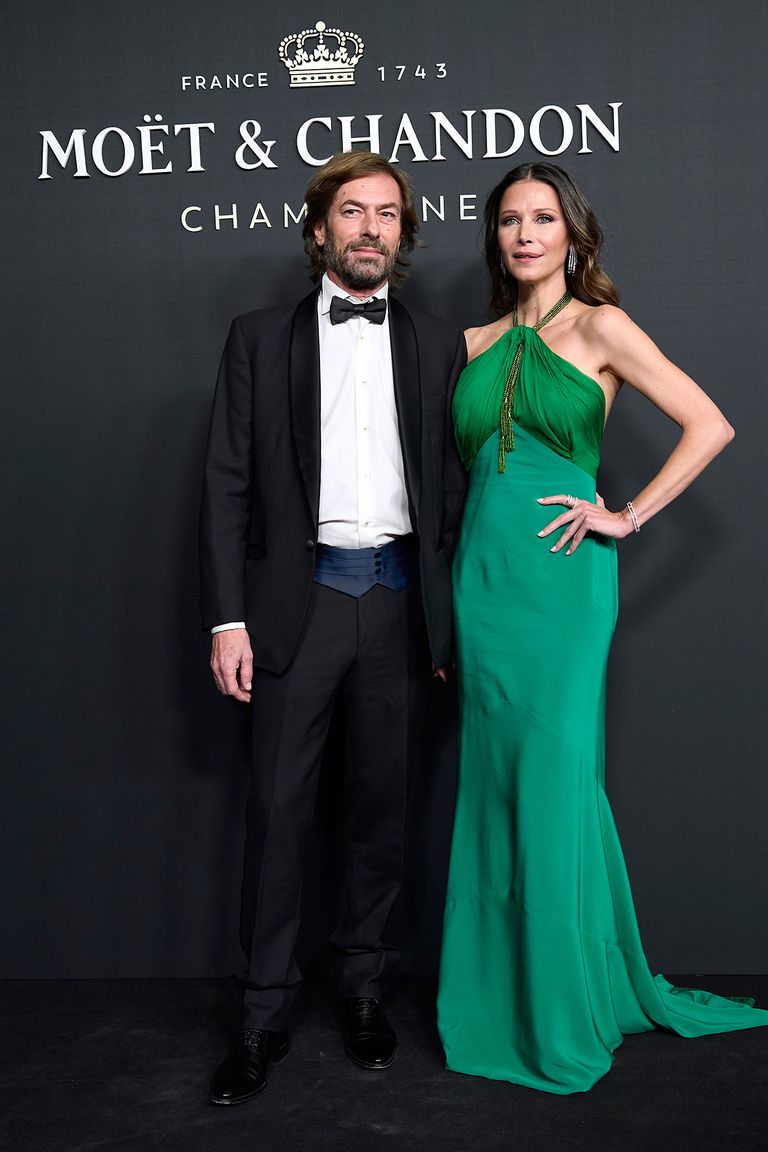 IglesPreyFamily's tweet photo. #EstherDoña (widow de Carlos Falcó) and her boyfriend Santiago Pedraz attends Moët & Chandon ''Effervescenc'' photocall at the royal Theater on December 02, 2021 in Madrid, Spain.
#santiagopedraz #carlosfalcó #ToastWithMoet #ToastForACause #MoetChandon https://t.co/b3rrW9dtCS