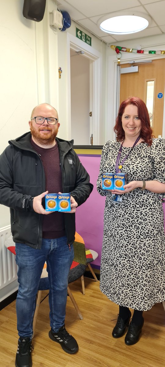 Nipped out at lunch to collect over 70 chocoranges from <a href="/CorpusChristiCP/">Corpus Christi</a> in Rainford. Thanks so much for your incredible support. Can't wait to hopefully hear the choir again next year. 🧡 #chocoranges #4elliott