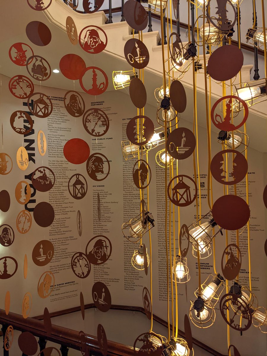 Illustration animation students from <a href="/KingstonSchArt/">Kingston School of Art</a> have designed a Christmas tree for the <a href="/oldvictheatre/">The Old Vic</a> featuring shiny suspended coin designs themed around the show A Christmas Carol 🎄 🤩