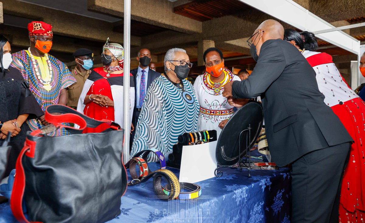FirstLadyKenya's tweet photo. 1/4 First Lady Margaret Kenyatta has lobbied stakeholders and communities to support the adoption of alternative rites of passage that involves mentorship to replace female genital mutilation (FGM) #endFGM | @UshangaKE @moscakenya @UNFPAKen @AFGMBoard @GroupEcobank https://t.co/9f1itzOYDr