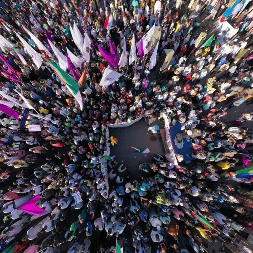 SudanTrend's tweet photo. الملايين في بحري المؤسسة تهتف ضد انقلاب البرهان وتطالب بتنحيته هو ورفاقه قادة انقلاب 25 أكتوبر.
#مليونية6ديسمبر https://t.co/tJOQkIGS88