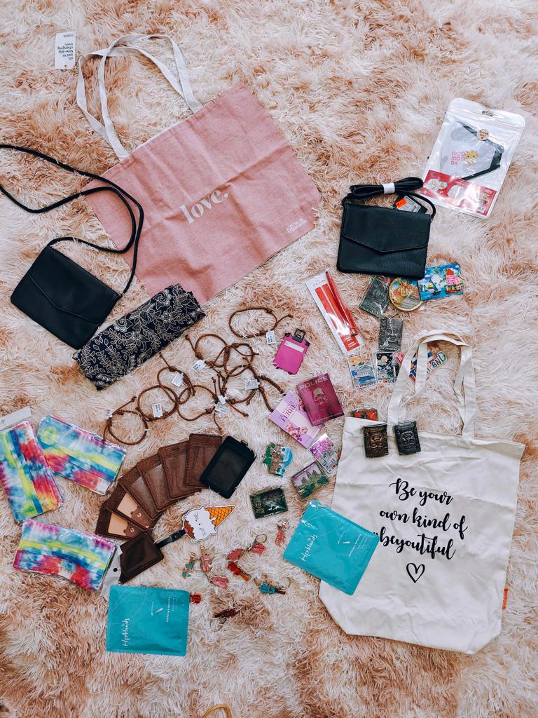 noilovesyou's tweet photo. i pernah baca ada orang annoyed kalau beli barang dapat banyak free gift sbb dia kata buat sampah je kat rumah....

kalau free gift mcm ni korang suka tak? https://t.co/bug5lwtWAq
