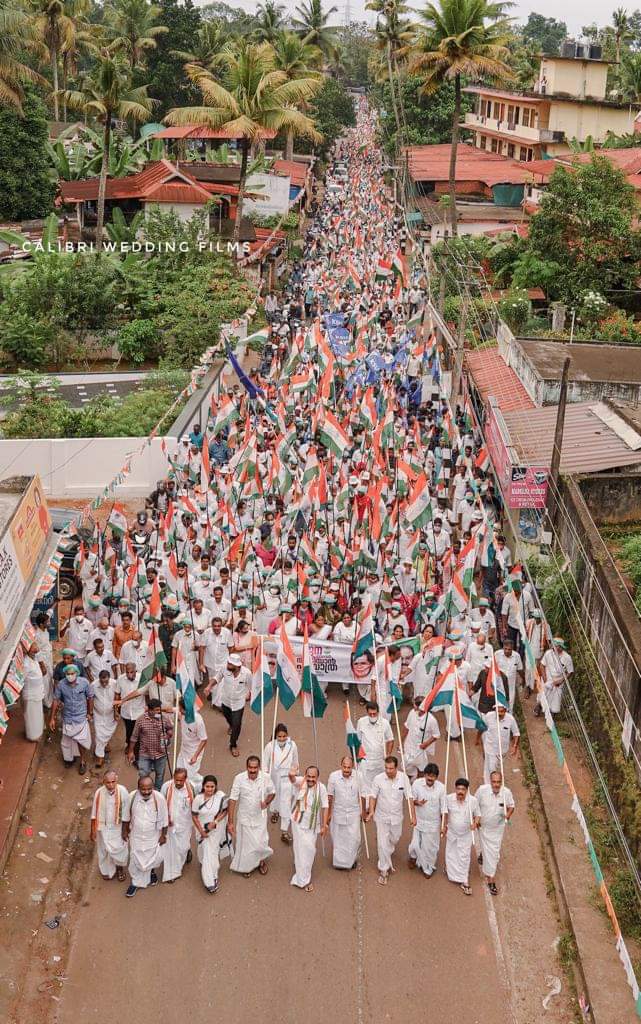 jinojohnactor's tweet image. ഒരു കടലിൻ്റെ കഥ...!

പ്രതിപക്ഷ നേതാവ് വി ഡി സതീശൻ നയിച്ച ജനജാഗരൺ അഭിയാൻ പദയാത്ര..!

#VDSatheesan 
#MohammedShiyas
#JintoJohn