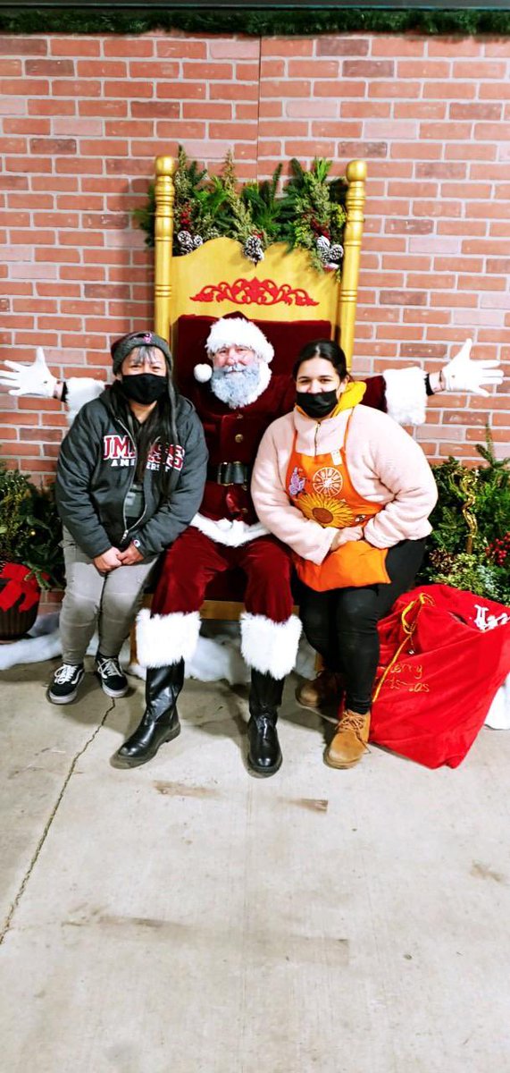 mayra_saqui's tweet photo. Santa came this weekend to @hd_quincyadams #givinbacktothecommunity  Thank you to Santa helper sally,Melissa,Dave,kaylee            Sylvia,Hadar,Sam,oldshame @rodick_annette @Mike_Attar https://t.co/mP4hIAEOAR