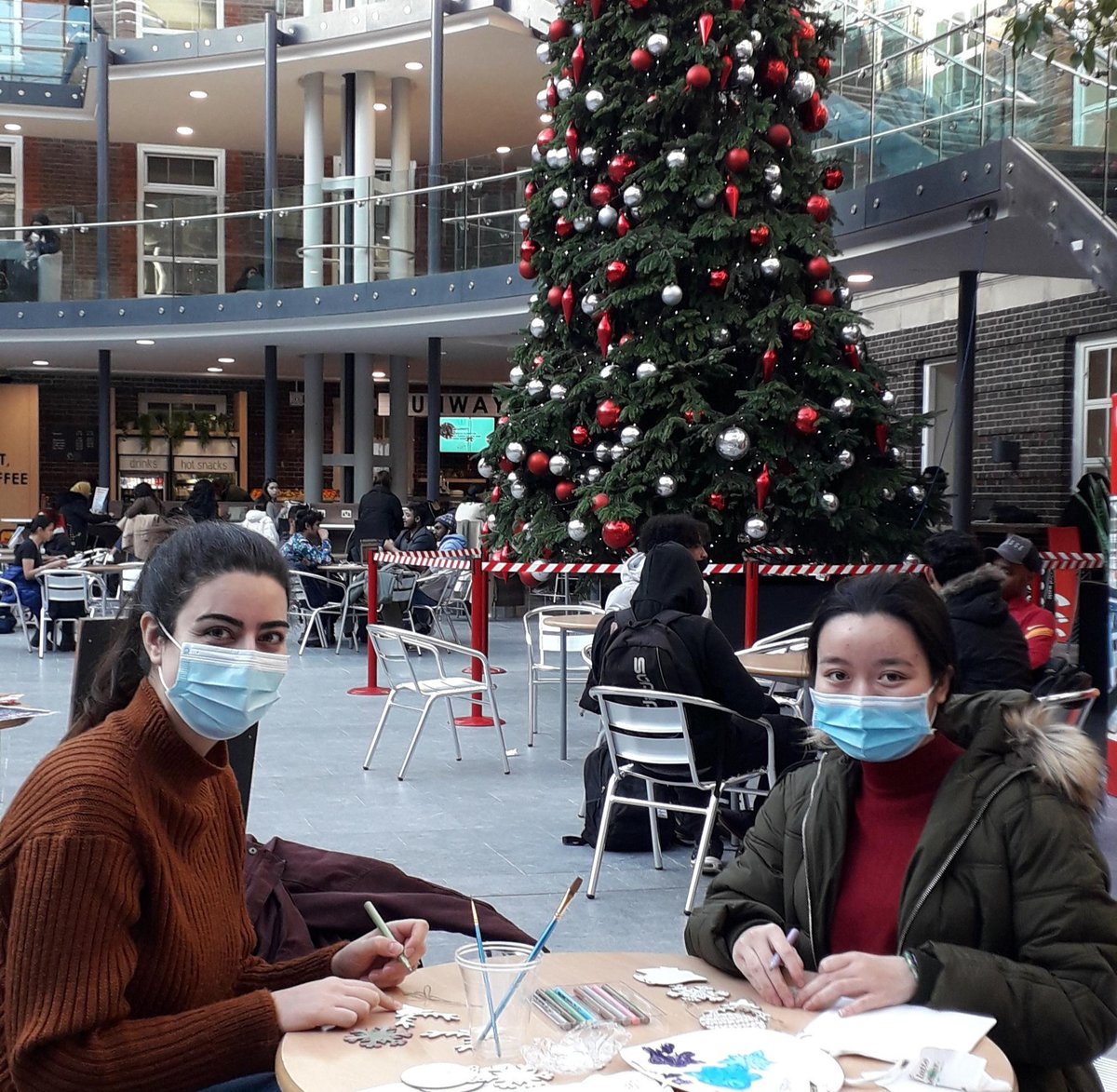 Join a student led tour of all the bright, sparkly and festive Christmas lights in central London. We'll go past some iconic (and some less so) spots where you can see it all in a new light (no pun intended). Sign up here: mdxsu.com/events/christm…