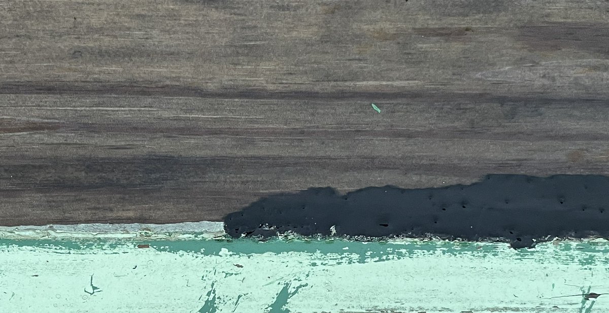 janerushtonart's tweet photo. ‘Under a dark, striated, sky a rocky headland juts out into an extraordinary sea’ …  curtesy of a bit of old, paint-flaked, timber in the rain.
#smallthings #foundart #stories #seascape #closelooking #detail #iphone https://t.co/hGp697y96s