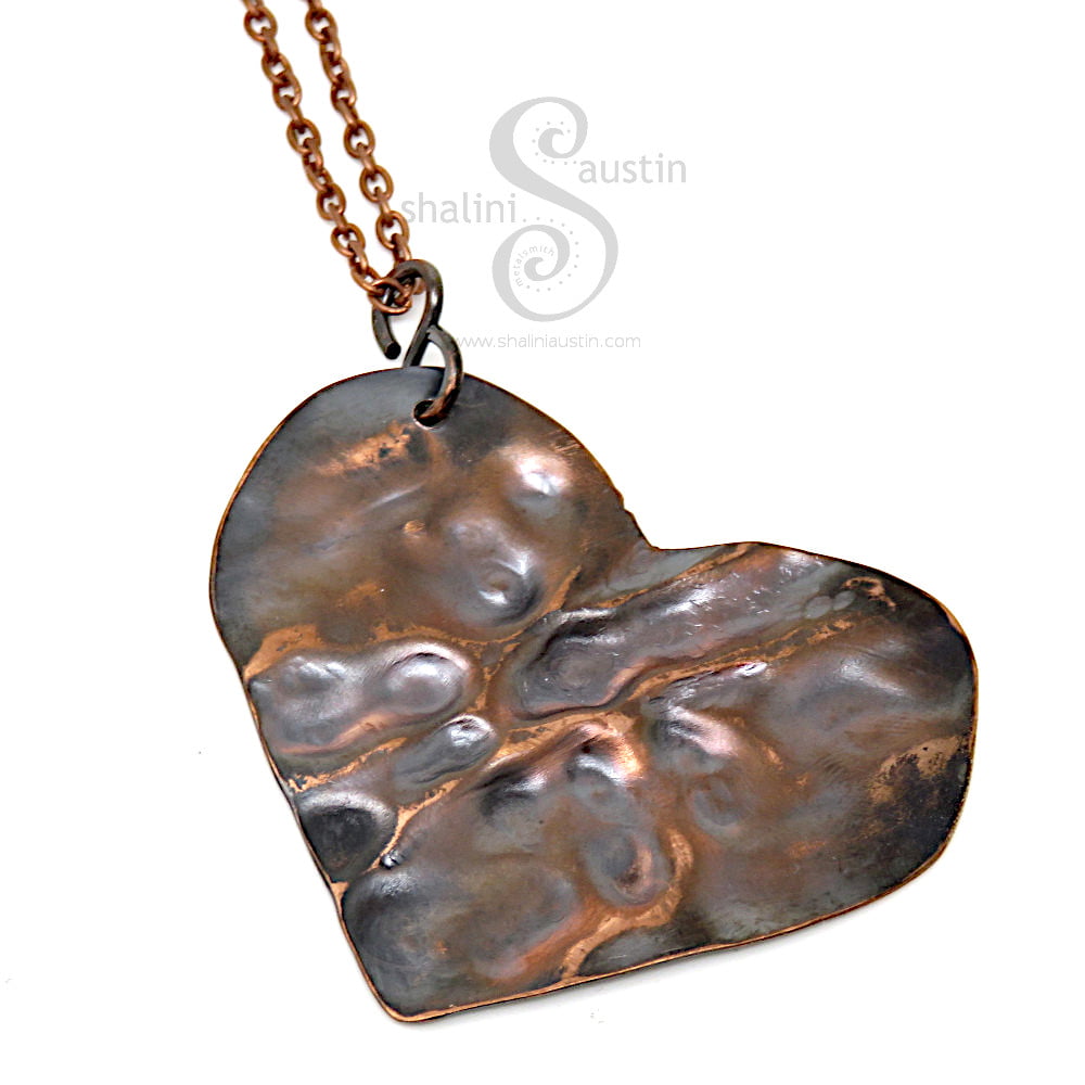 One-Off Textured Copper Heart Pendant | Reversible
#ChristmasGiftideas #ShopSmall #ShopIndie #ShopHandmade
More on my website: shaliniaustin.com/shop/textured-…
Last posting dates for #Christmas delivery 2021 - UK: 1st Class post - Monday, 20 Dec; 2nd Class post - Friday, 17 Dec