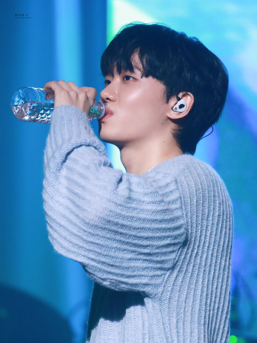 현상에게 tweet media