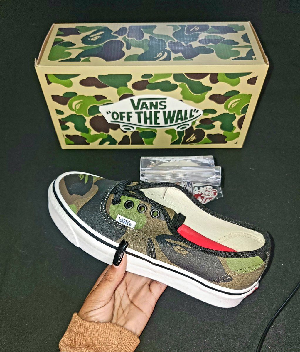 Mailcall 🖤🥰
Vans x Bape Authentic 44 Dx 🔥🔥

Didn't get to get the hoodie cause it sold out 😩