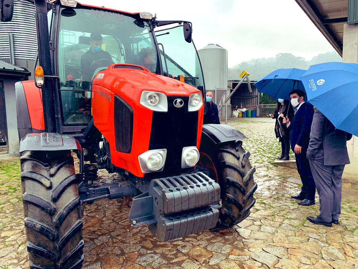 Educacao_PT's tweet photo. Na Escola Profissional de Agricultura e Desenvolvimento Rural de Ponte de Lima, uma das 14 escolas profissionais agrícolas públicas do país, o ME percorreu parte dos 15 hectares da quinta e almoçou na escola, uma refeição confecionada e servida por alguns dos seus 200 alunos. https://t.co/ldUm04pQ43