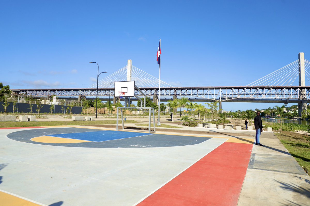 NelsonCamiloRD's tweet photo. El presidente @luisabinader lo prometió en marzo pasado y hoy está cumpliendo; formalmente dejará en funcionamiento el primer tramo de la Avenida Paseo del Río en el proyecto Nuevo Domingo Savio.
#UrbeRD 🇩🇴 https://t.co/QAcYRQr49l