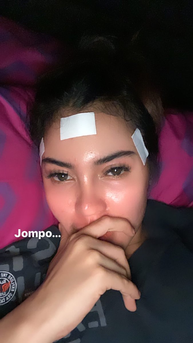 Rennysalim's tweet photo. Obat sakit kepala yg manjur apaan selain duit ? https://t.co/C0bb86124E