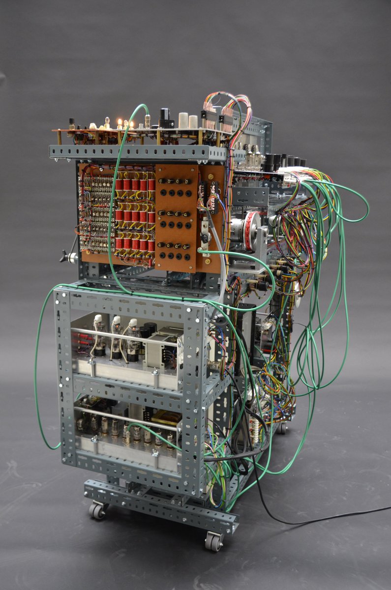 peterkeene_art's tweet photo. in search of daphne the oramics machine revisited
alternative view of some of the vacuum tube gubbins
#oramicsmachine https://t.co/VkMuemtI5w
