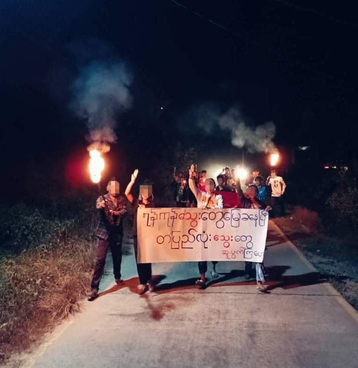 Nananam98's tweet photo. FREEDOM FROM FEAR

#FckTheLaw 
#WhatsHappeningInMyanmar 
#Dec6Coup @ASEAN @UN @VP @USEmbassyBurma @ukinmyanmar @UN_HRC @freya_cole @ukinmyanmar https://t.co/SOdPCY1fBa