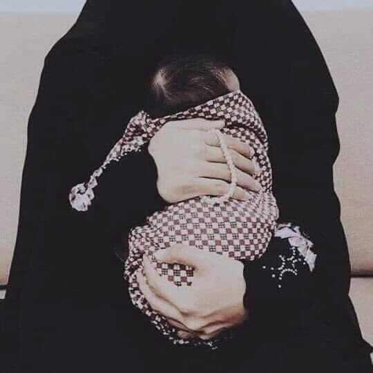 إلى صغيرى مُستقبلًا ؛

ليكن الدين أول ما سنتعلمه معًا ،وليكُن القرآنُ مِنهاجُ سيرنا ، ولتكن بارًا بربِك أولاً قبل أبويك،ثمّ وإياك أن تعصيه لأجلِنا ، لِتُقاتِل حتى تنجو بدينك يا ولدى ،لا تتبع أهواء القوم ،فالقوم ضالّون لتبيعهم يا حبيبى إلا من رحِم.