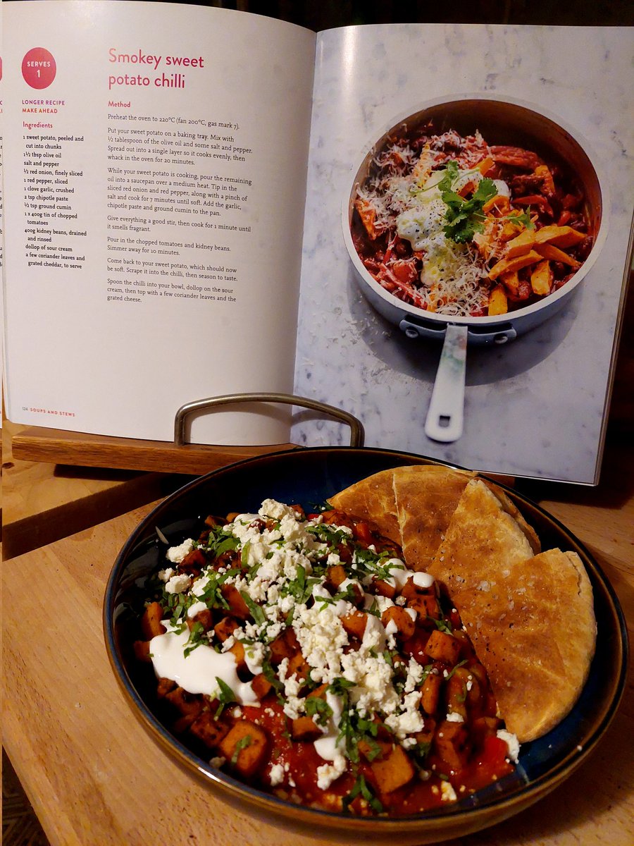 Veggie chilli and pittas 🌶 🌶 🌶  #MeatFreeMonday