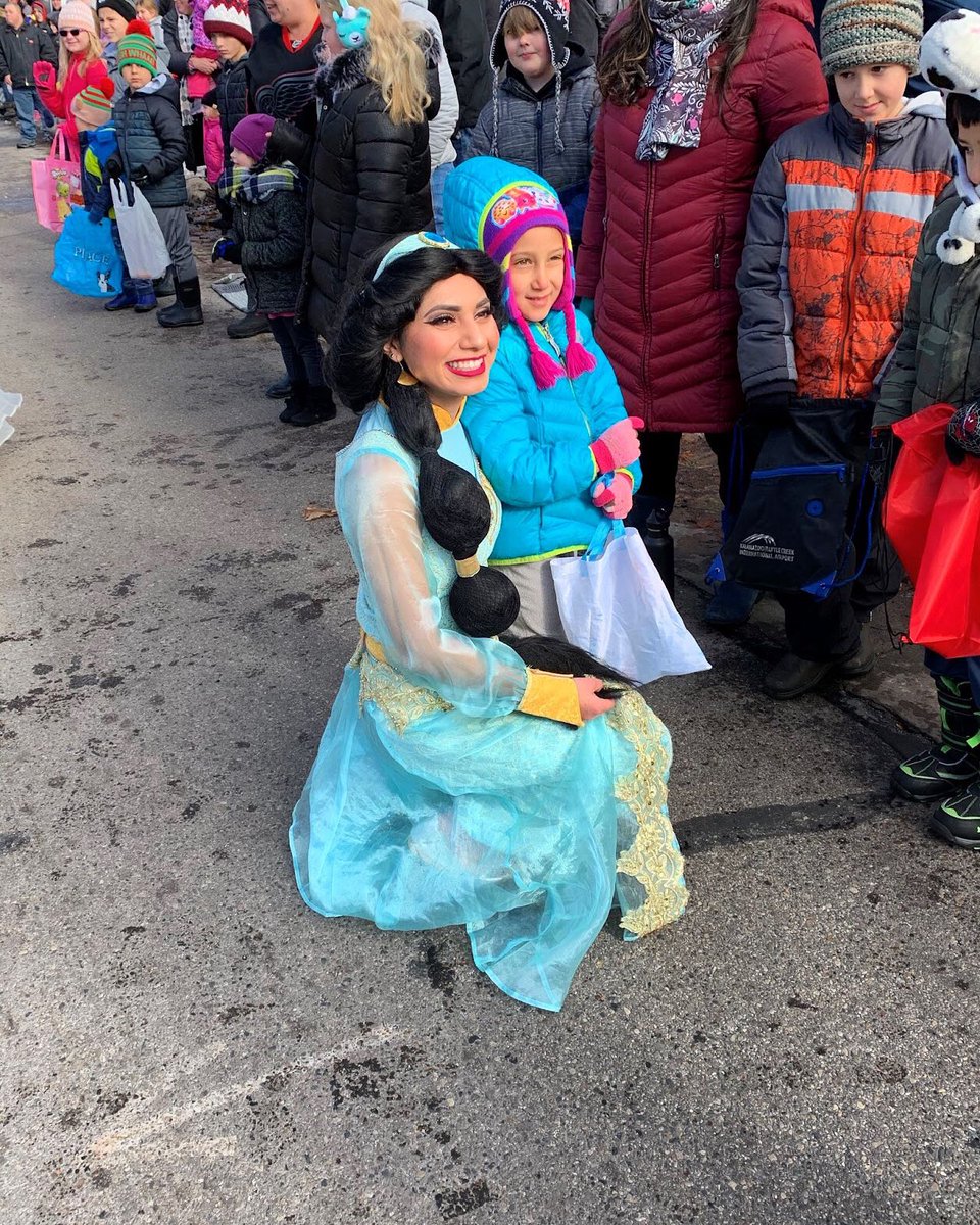 “Whatever we may do, you are here for me and I’ll be there for you” 💙✨🤍
•
•
•
#momentofmagic #amomwmu #bsf #wmu #bravestrongfearless #amom

*Disclaimer: This photo was taken prior to the COVID-19 Pandemic.