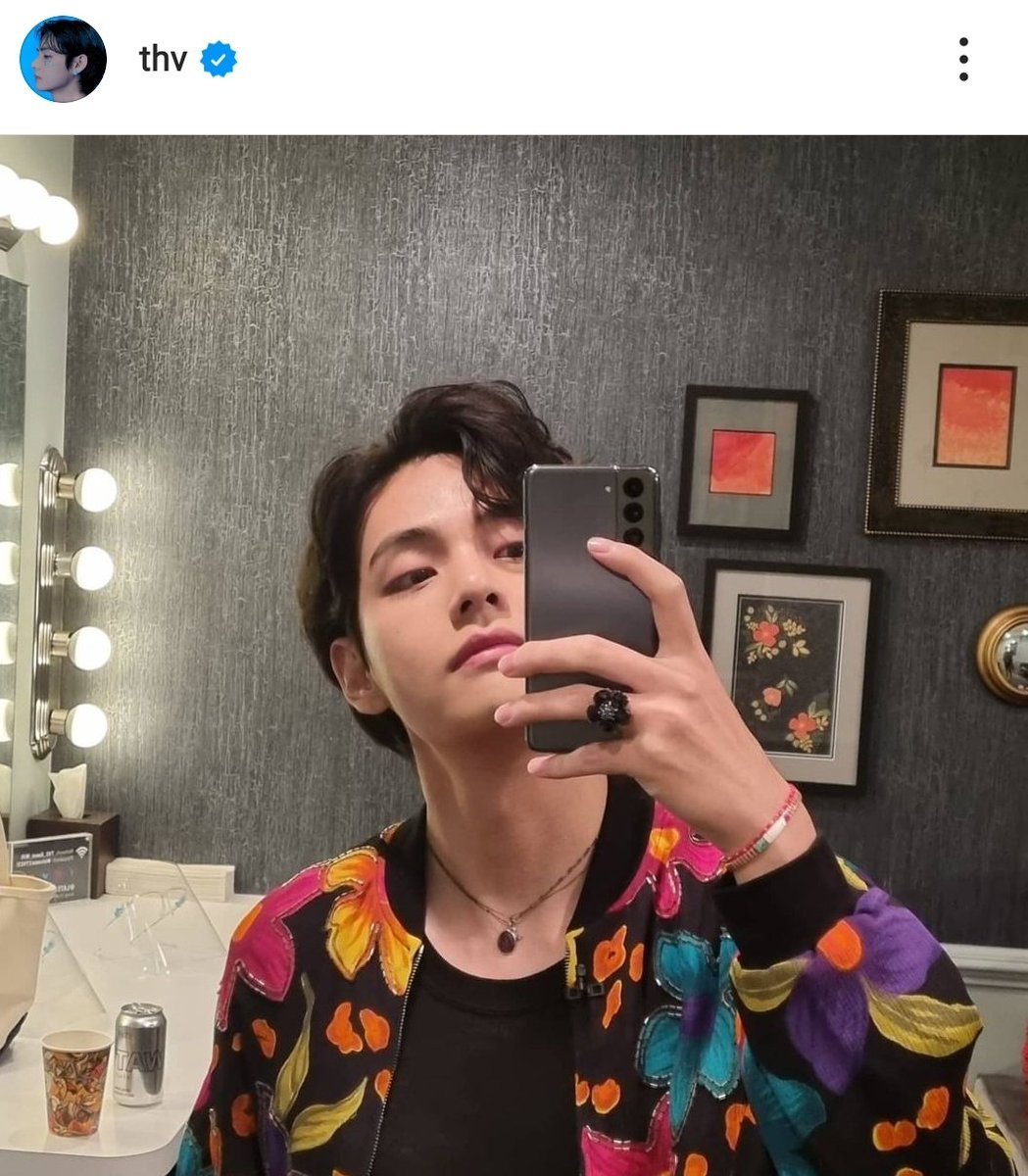 KathyBArmy's tweet photo. Tae en Instagram 🔸️

😗

Jhope le dio Like 🤭❤
@BTS_twt https://t.co/jttdQBMIbo