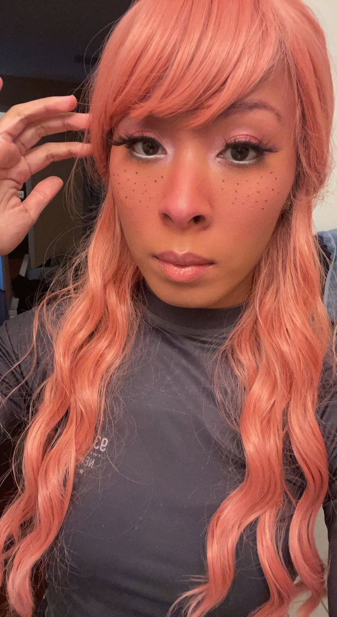 IAmPinkMoon_'s tweet photo. Pink with freckles is a lewk 😉🌙👄 https://t.co/gwd6WwZ4A0