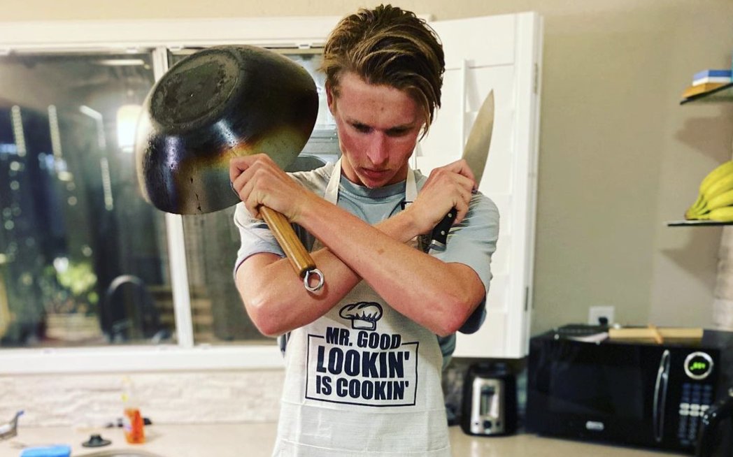 He swims, he cooks (check out his Instagram)! <a href="/ASUSwimDive/">Sun Devil Swim/Dive</a>'s Gordon Mason is a true renaissance man. Our @TheIanGarcia has the story. <a href="/coach_bowman/">Bob Bowman</a> cronkitenews.azpbs.org/2021/12/06/asu…