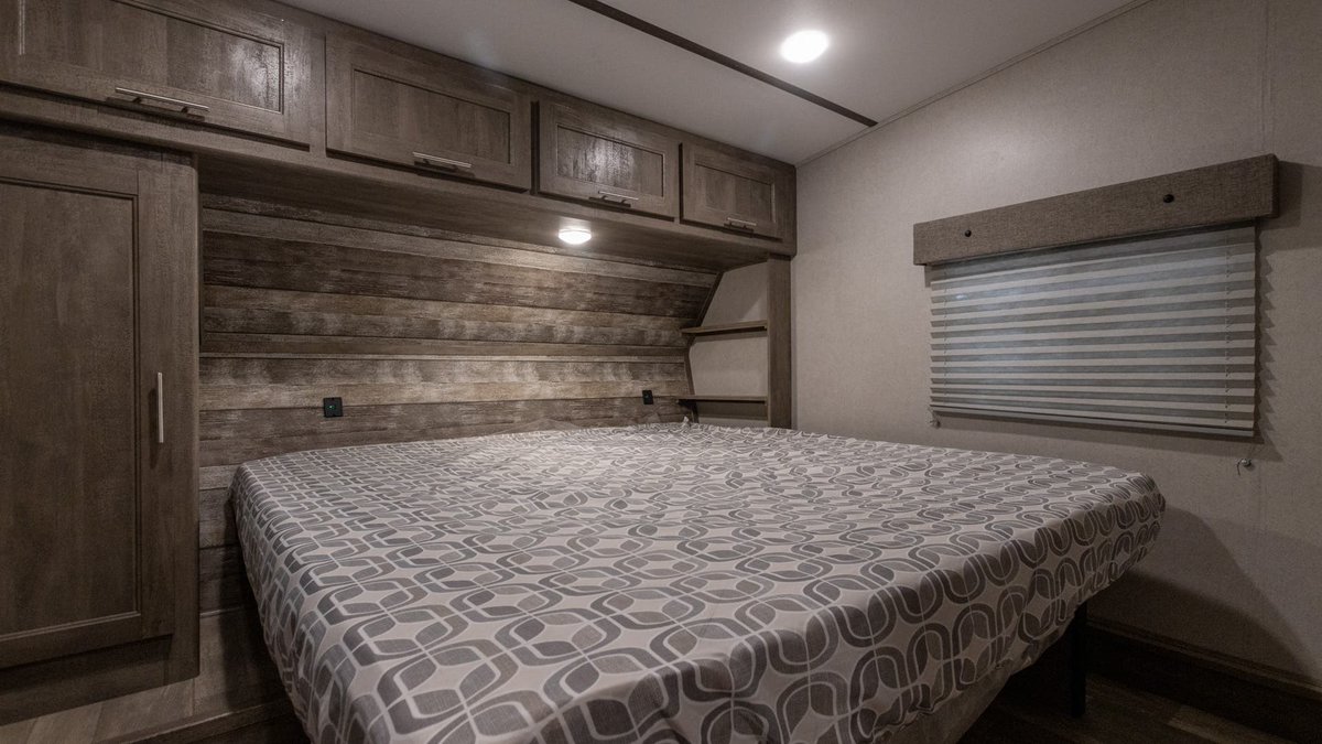 TerryTownRV's tweet photo. If you're in the market for a Toy Hauler, this 2021 Forest River XLR Boost 36TSX16 could be what you're looking for. It features:

✅ Room to sleep 10
✅ Center kitchen
✅ Stove with 3 oven burners
✅ Full-Size refrigerator

And more! For more information, call (616) 213-0188. https://t.co/OQ9dyyqhlt