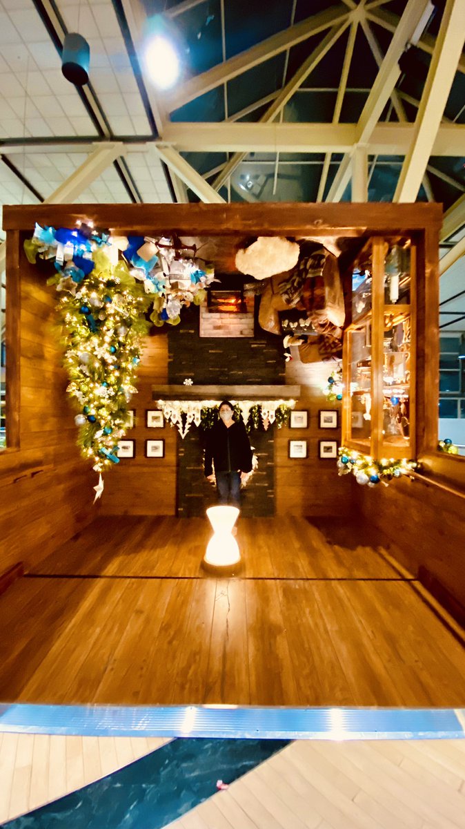 BinderKaur2's tweet photo. @yvrairport Holiday fun at the Cozy west coast cabin! #HappyHolidays https://t.co/4Y9D2GAa7Z