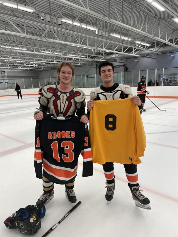 ONUClubHockey's tweet photo. A true and inspiring athlete, weaving in and out of defenders to make the play. Works day in and day out for his team to secure the win 💪🏼

The other guy is Jacob Brooks https://t.co/sKmgZAdmvm