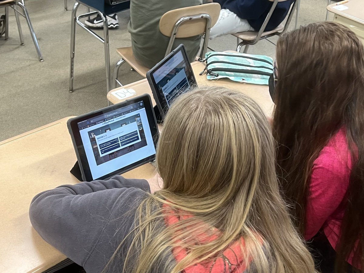 EduQuinn's tweet photo. Ss in @LabarreMURSD’s math class are digging into @EVERFI’s MS financial literacy module. Focus today is on payments &amp; the impact of interest &amp; taxes. Ss then shift to “Investing in You” where they will evaluate career options, financial benefits &amp; education costs. @ASA_Impact https://t.co/bt7mjEWoeW
