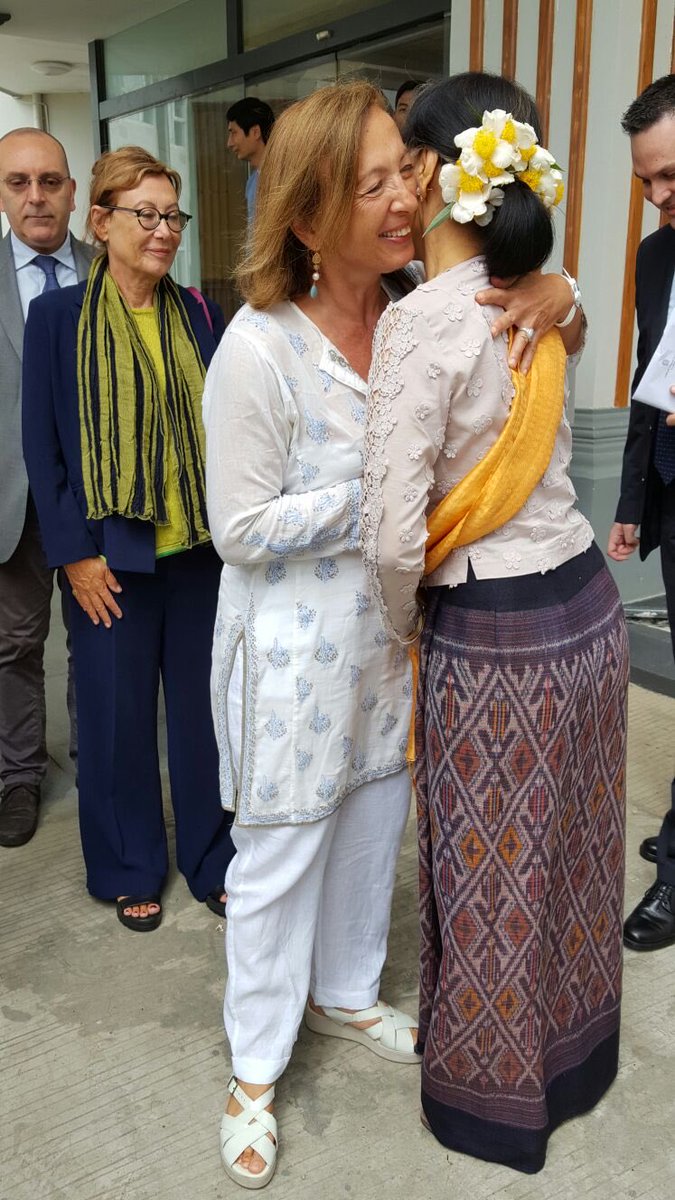 szampa56's tweet photo. La condanna di #AungSanSuuKyi  riporta indietro le lancette della storia in #Birmania. La democrazia viene cancellata, il regime militare torna prepotente ad aggredire la forza del popolo e della loro leader. Sia liberata, subito https://t.co/bKv15oNKMR