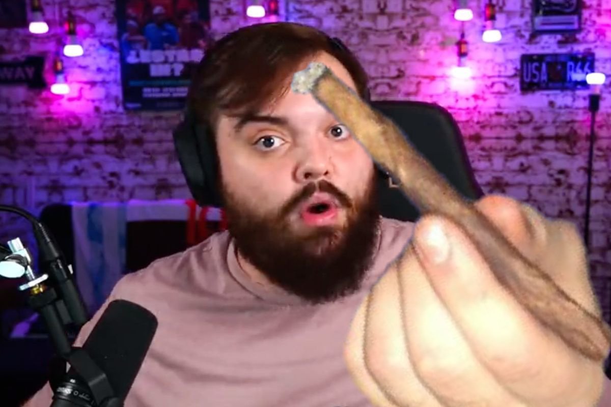 Kendell031's tweet photo. @auronplay Encima ofreciéndole ese vicio del mal a su público, sin duda la caída de un grande. https://t.co/4cvkqn1Ap5