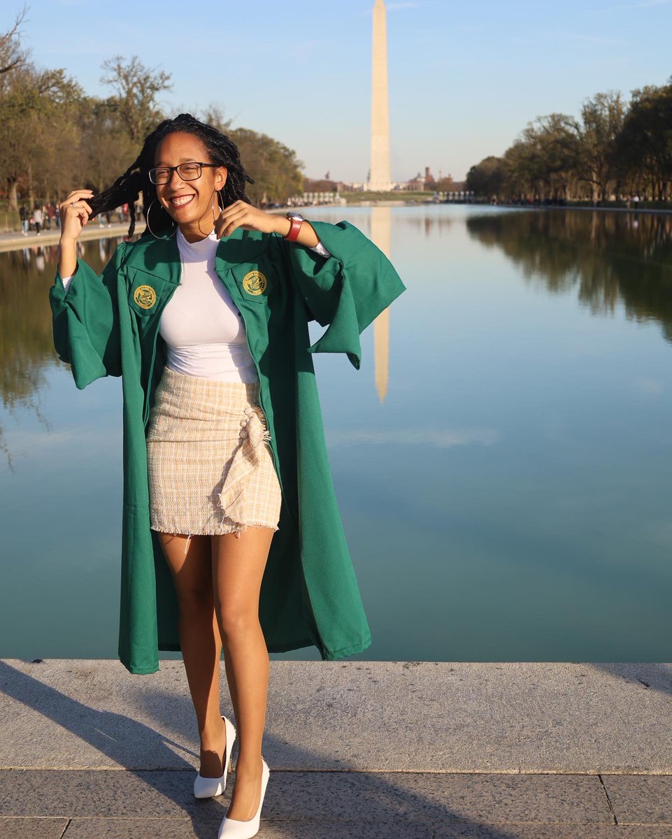 bahamiangold's tweet photo. 2  Masters degrees are better than 1🤪👩🏽‍🎓🎓. https://t.co/cy9OhnoYQS