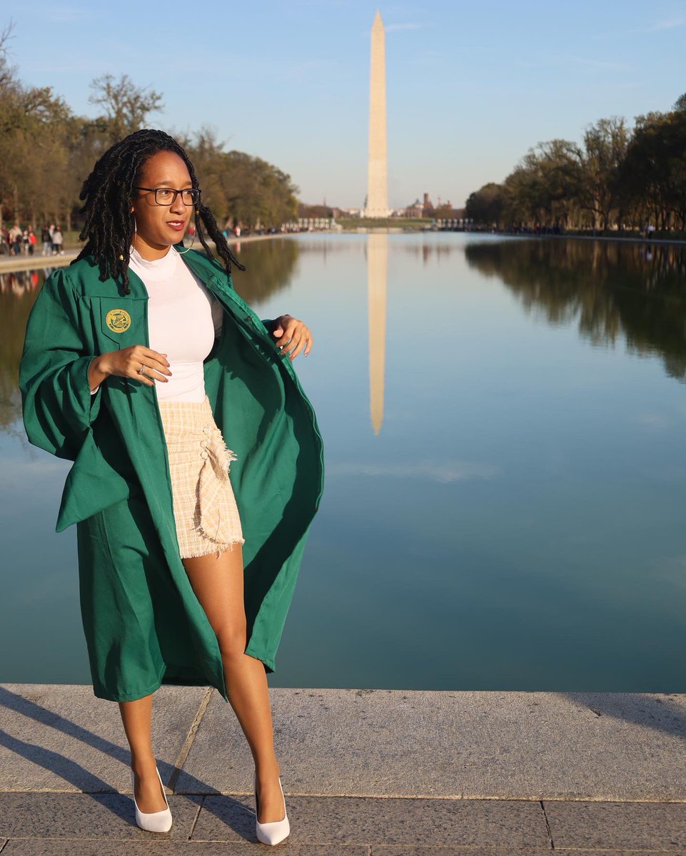 bahamiangold's tweet photo. 2  Masters degrees are better than 1🤪👩🏽‍🎓🎓. https://t.co/cy9OhnoYQS
