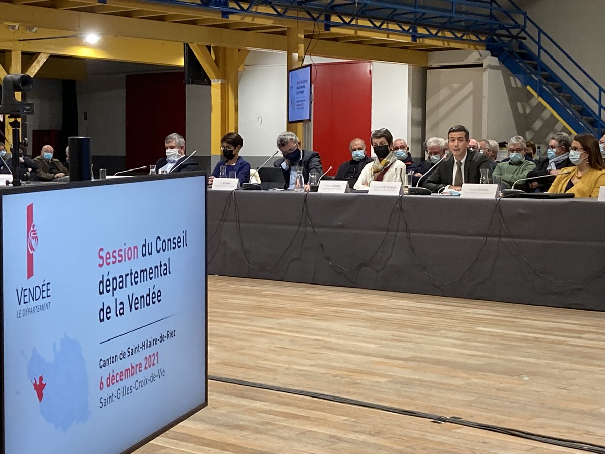 a_leboeuf's tweet photo. Le #DepVendee a été la 1ère #collectivité de #France à signer la charte pour accueillir au mieux les #Internes et grâce au travail mené avec @NCHENECHAUD, la #Vendee va expérimenter les centres de soins non-programmés pour soulager les généralistes et les services d’#Urgence https://t.co/SyPVTDuoJw