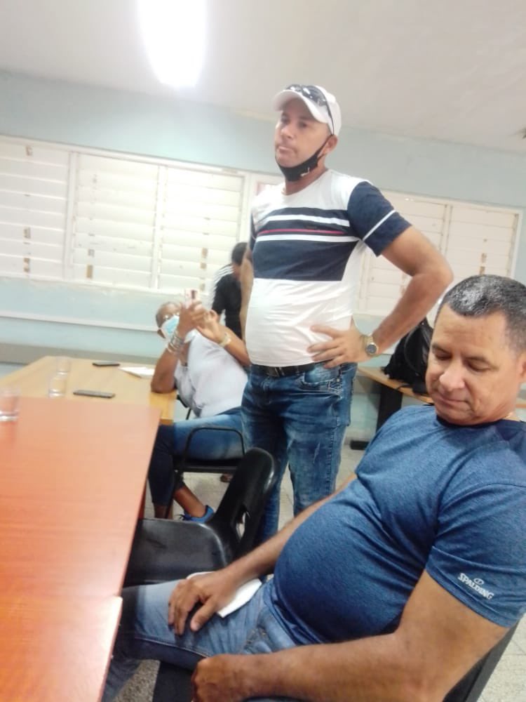 FEUdelaUHo's tweet photo. Encuentro con Glorias Deportivas desde la Sede Celia Sánchez en presencia de Luis Miguel Rodríguez atleta olímpico y Oscar Hill
Presidente provincial de atención atletas 
#OrgulloFEU
#SomoFEU
#VivaCuba https://t.co/Ps8uTnSKew