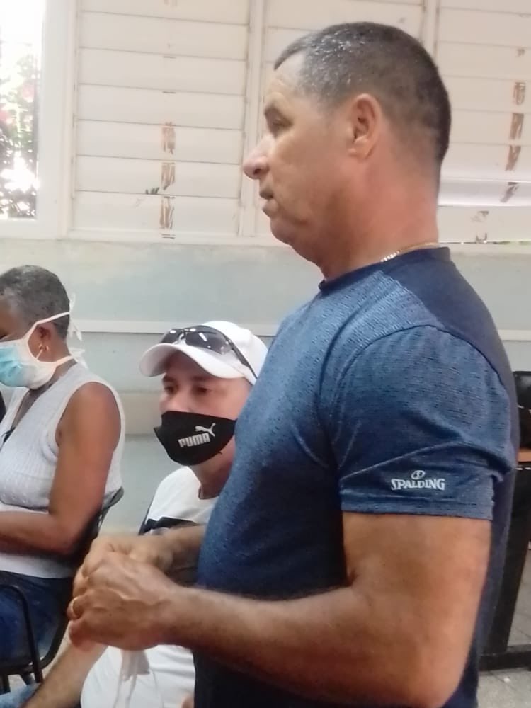 FEUdelaUHo's tweet photo. Encuentro con Glorias Deportivas desde la Sede Celia Sánchez en presencia de Luis Miguel Rodríguez atleta olímpico y Oscar Hill
Presidente provincial de atención atletas 
#OrgulloFEU
#SomoFEU
#VivaCuba https://t.co/Ps8uTnSKew