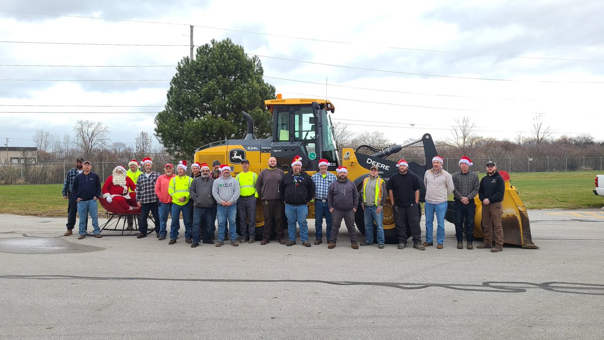 mbruning81's tweet photo. They're on the nice list at the Sandusky County Garage in @ODOT_Toledo. We're learning about all the ways these folks give back to their community. #LoopOnLocation https://t.co/ASX8AFPMIC