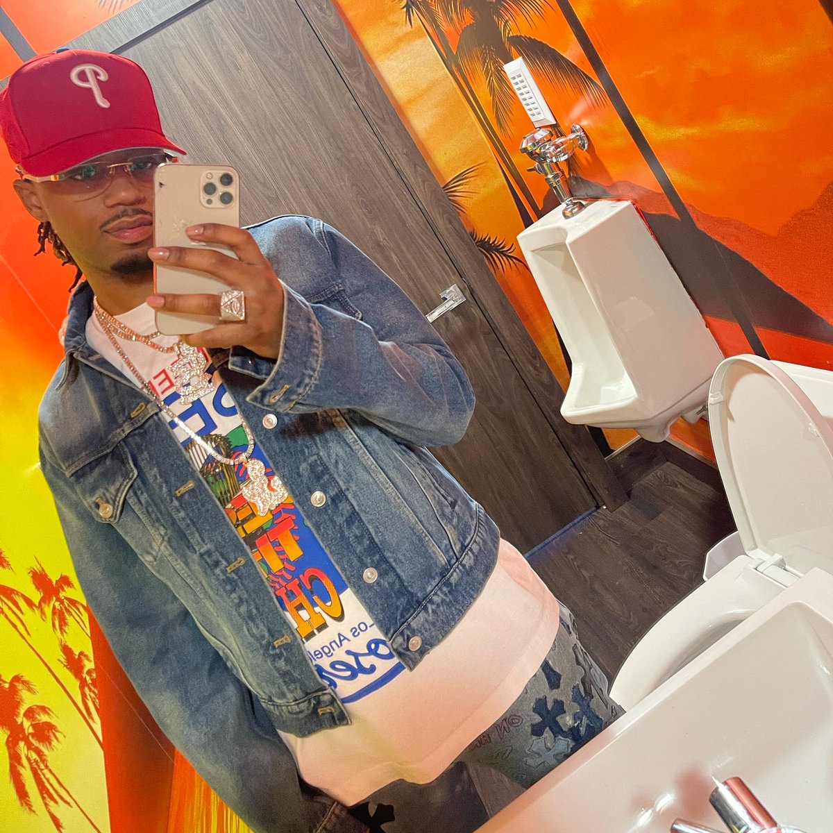 MetroBoomin's tweet photo. before I tell a lie I won’t tell you nothin 🤐 https://t.co/76iWMrDAEq