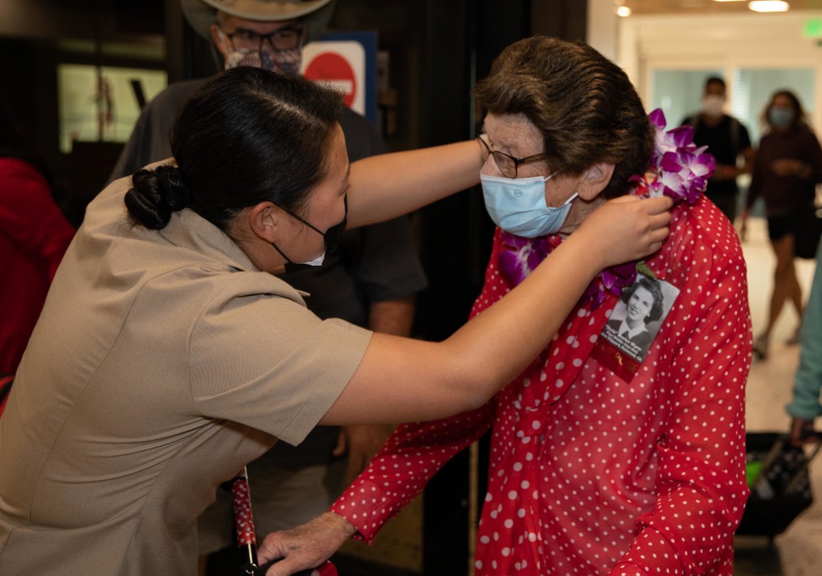 USNavy's tweet photo. We owe you our thanks ⚓ 🇺🇸 

#WWII veterans were greeted at the Honolulu International Airport in preparation for the 80th Anniversary Pearl Harbor Remembrance. #PearlHarbor80

Today the U.S.-Japan Alliance is a cornerstone of peace and security in a #FreeAndOpenIndoPacific. https://t.co/eJ7dD7jecs