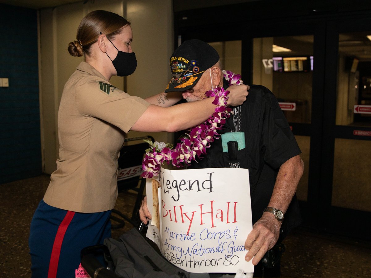 USNavy's tweet photo. We owe you our thanks ⚓ 🇺🇸 

#WWII veterans were greeted at the Honolulu International Airport in preparation for the 80th Anniversary Pearl Harbor Remembrance. #PearlHarbor80

Today the U.S.-Japan Alliance is a cornerstone of peace and security in a #FreeAndOpenIndoPacific. https://t.co/eJ7dD7jecs